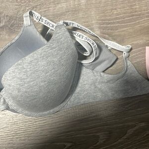 Victoria Secret- T-Shirt push up. Full coverage bra